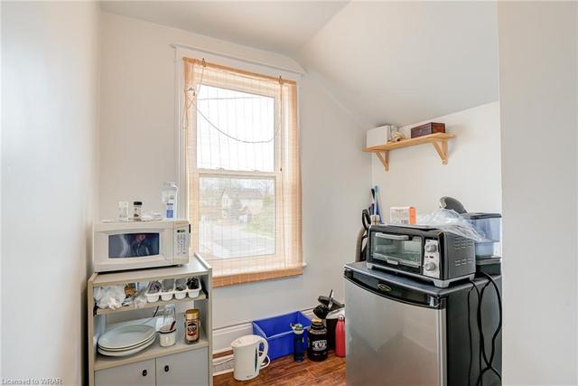 1405 King Street E, House detached with 2 bedrooms, 1 bathrooms and 10 parking in Cambridge ON | Image 16