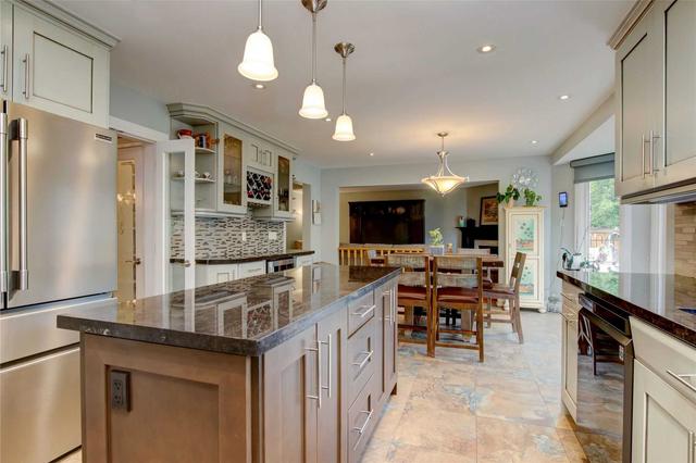 15 Petworth Rd, House detached with 4 bedrooms, 4 bathrooms and 6 parking in Brampton ON | Image 2