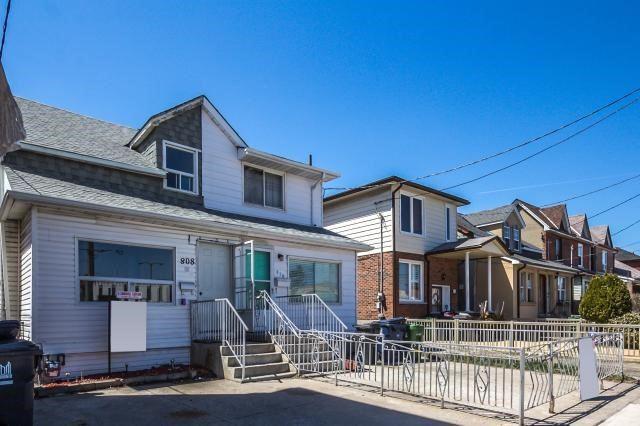 808 Runnymede Rd, House semidetached with 3 bedrooms, 2 bathrooms and 1 parking in Toronto ON | Image 1