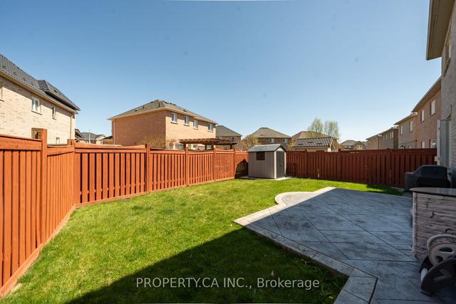 137 Earlsbridge Blvd, House detached with 4 bedrooms, 4 bathrooms and 6 parking in Brampton ON | Image 34
