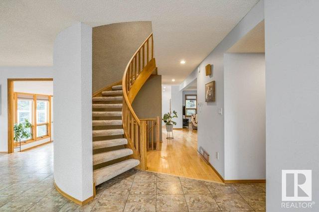 31 Valley View Cr, House detached with 5 bedrooms, 3 bathrooms and 10 parking in Sturgeon County AB | Image 6