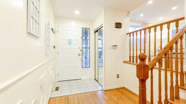 upper - 28 Dibgate Blvd, House detached with 3 bedrooms, 1 bathrooms and 1 parking in Toronto ON | Image 8