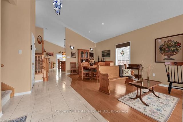 28 Varley Cres, House detached with 4 bedrooms, 3 bathrooms and 4 parking in Brantford ON | Image 23