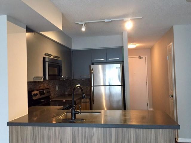 1001 - 11 St Joseph St, Condo with 1 bedrooms, 1 bathrooms and null parking in Toronto ON | Image 6