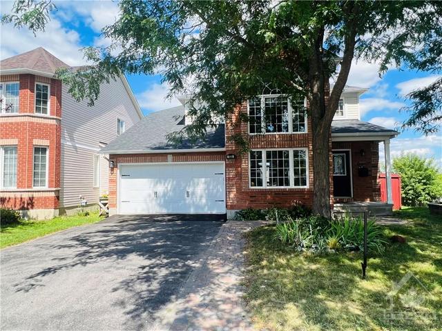 135 Stoney Pond Court, House detached with 3 bedrooms, 3 bathrooms and 6 parking in Ottawa ON | Image 2