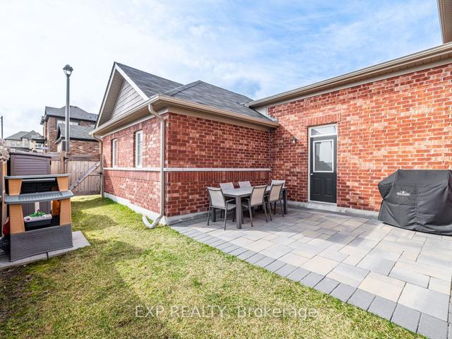 1042 Murrell Blvd, House attached with 3 bedrooms, 3 bathrooms and 4 parking in East Gwillimbury ON | Image 17