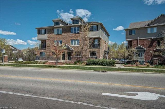 4 - 950 Highland Rd W, Condo with 3 bedrooms, 1 bathrooms and 2 parking in Kitchener ON | Image 1