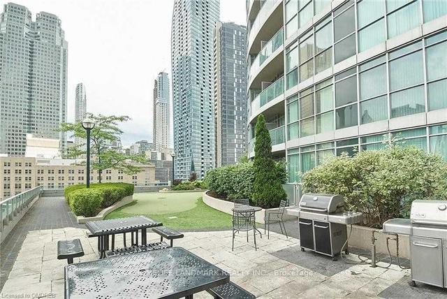 2207 - 18 Yonge St, Condo with 1 bedrooms, 2 bathrooms and 0 parking in Toronto ON | Image 3