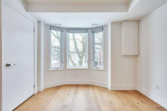 175 Riverdale Ave, House semidetached with 2 bedrooms, 1 bathrooms and 1 parking in Toronto ON | Image 8