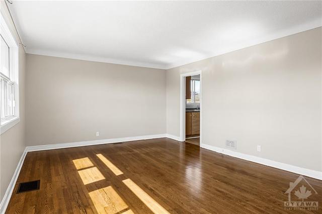 1187 Dorchester Avenue, Condo with 3 bedrooms, 1 bathrooms and 1 parking in Ottawa ON | Image 5