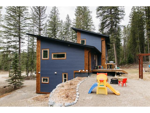 2340 Hedges Road, House detached with 3 bedrooms, 3 bathrooms and null parking in Columbia Shuswap A BC | Image 4