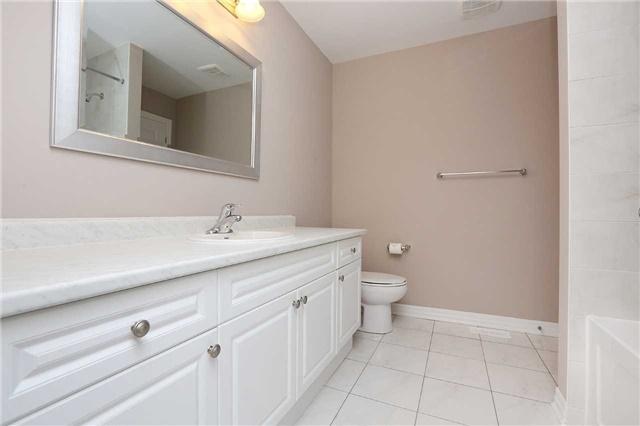 35 Miracle Tr, House detached with 4 bedrooms, 3 bathrooms and 2 parking in Brampton ON | Image 18