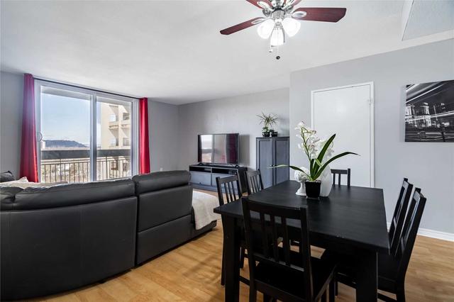512 - 350 Quigley Rd, Condo with 3 bedrooms, 1 bathrooms and 1 parking in Hamilton ON | Image 3