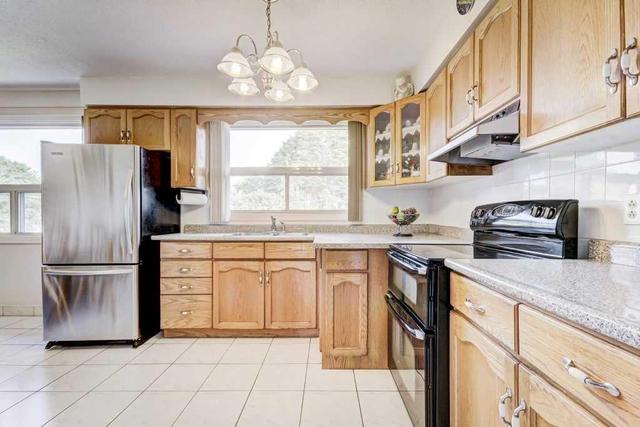 10 Tyne Crt, House detached with 3 bedrooms, 2 bathrooms and 3 parking in Toronto ON | Image 4