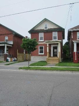 138 Division St, House detached with 4 bedrooms, 2 bathrooms and 1 parking in Oshawa ON | Image 1