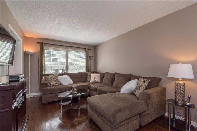 14 Cashel St, House detached with 3 bedrooms, 2 bathrooms and 2 parking in Brampton ON | Image 5