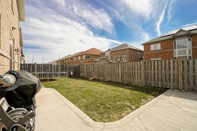 50 Amaranth Cres, House detached with 4 bedrooms, 3 bathrooms and 7 parking in Brampton ON | Image 35