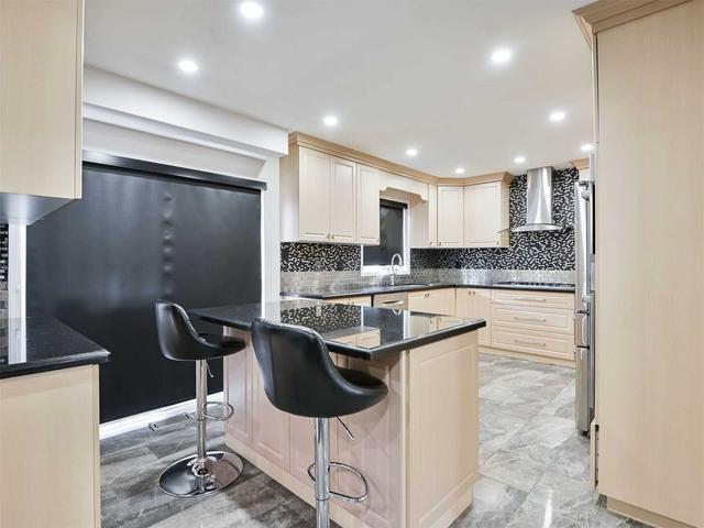 28 Harwood Rd, House detached with 4 bedrooms, 4 bathrooms and 4 parking in Brampton ON | Image 3