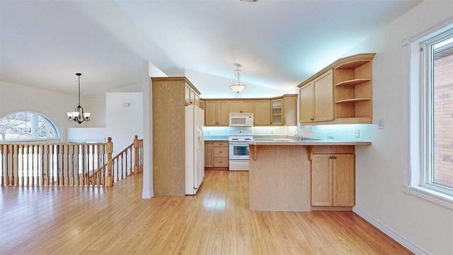 201 Bryan Crt, House detached with 2 bedrooms, 3 bathrooms and 3 parking in Collingwood ON | Image 3
