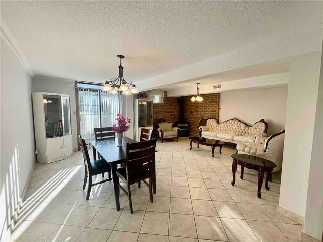 131 Duncanwoods Dr, House semidetached with 3 bedrooms, 2 bathrooms and 3 parking in Toronto ON | Image 19