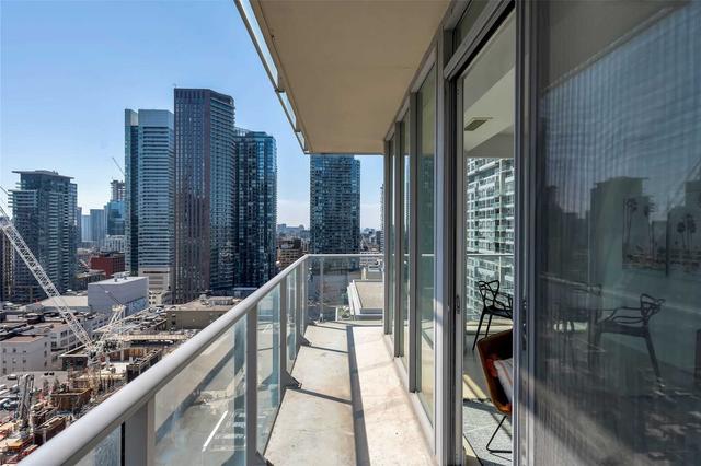 2103 - 126 Simcoe St, Condo with 2 bedrooms, 2 bathrooms and 1 parking in Toronto ON | Image 5