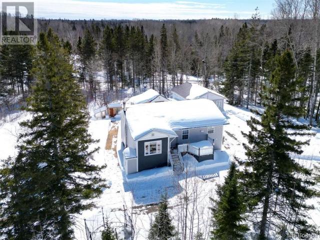 1815 Cormier, House detached with 4 bedrooms, 2 bathrooms and null parking in Beresford P NB | Image 4