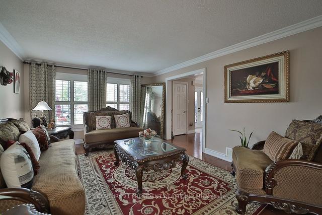 12 Lafleur Crt, House detached with 4 bedrooms, 5 bathrooms and 6 parking in Brampton ON | Image 12