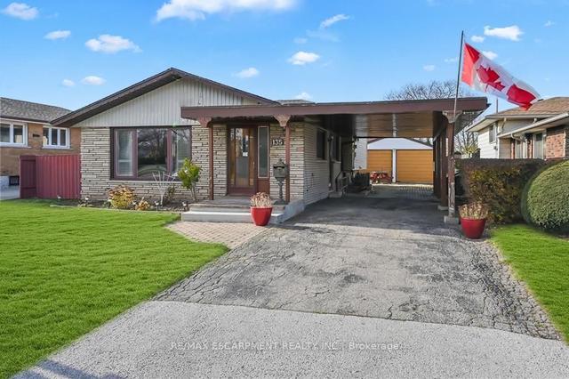 135 Nash Rd N, House detached with 3 bedrooms, 2 bathrooms and 5 parking in Hamilton ON | Image 1