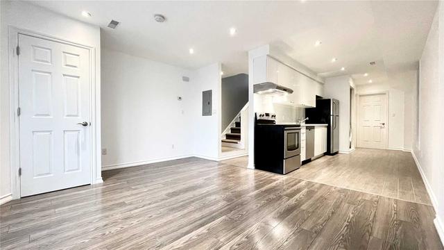 3 - 866 Dovercourt Rd, House semidetached with 2 bedrooms, 2 bathrooms and 0 parking in Toronto ON | Card Image