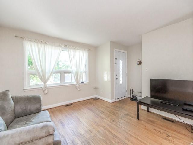 88 Burlington St, House detached with 2 bedrooms, 2 bathrooms and 2 parking in Toronto ON | Image 8