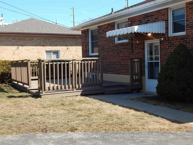 22 Cumberland Dr, House detached with 3 bedrooms, 2 bathrooms and 6 parking in Brampton ON | Image 13
