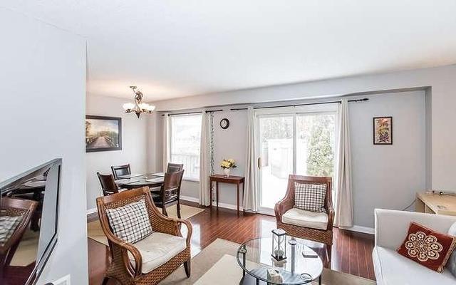 93 Cutters Cres, House attached with 3 bedrooms, 3 bathrooms and 2 parking in Brampton ON | Image 4