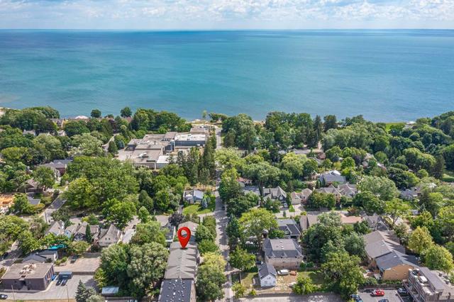 77 Kerr St, House attached with 2 bedrooms, 3 bathrooms and 3 parking in Oakville ON | Image 1