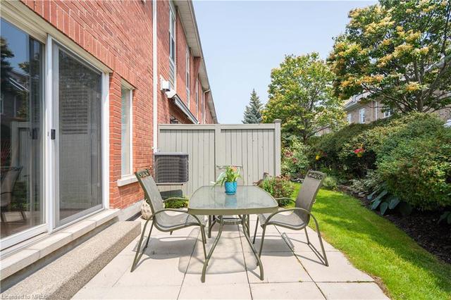 76 Compass Way, House attached with 2 bedrooms, 1 bathrooms and 3 parking in Mississauga ON | Image 5