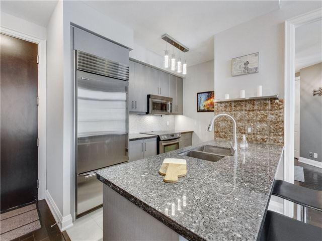 Lph4 - 50 Absolute Ave, Condo with 2 bedrooms, 2 bathrooms and 1 parking in Mississauga ON | Image 3