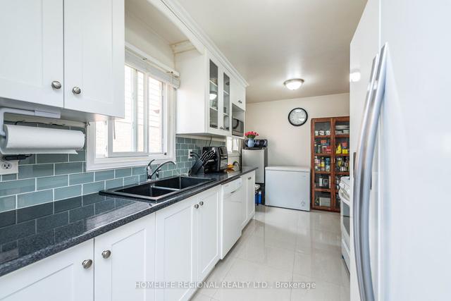 6 Beulah St, House detached with 4 bedrooms, 3 bathrooms and 5 parking in Toronto ON | Image 3