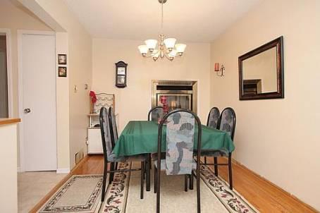 3655 Ellengale Dr, House semidetached with 3 bedrooms, 3 bathrooms and 4 parking in Mississauga ON | Image 3