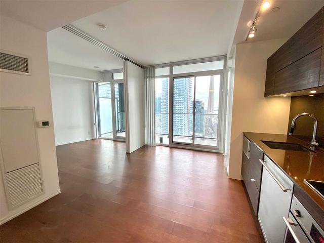 2812 - 125 Peter St, Condo with 1 bedrooms, 1 bathrooms and 0 parking in Toronto ON | Image 7