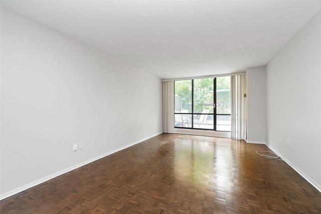 102 - 22 Shallmar Blvd, Condo with 2 bedrooms, 2 bathrooms and 1 parking in Toronto ON | Image 2