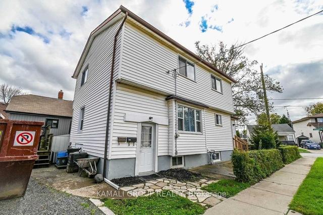 main - 25 Delaware St, House detached with 2 bedrooms, 1 bathrooms and 1 parking in St. Catharines ON | Image 2