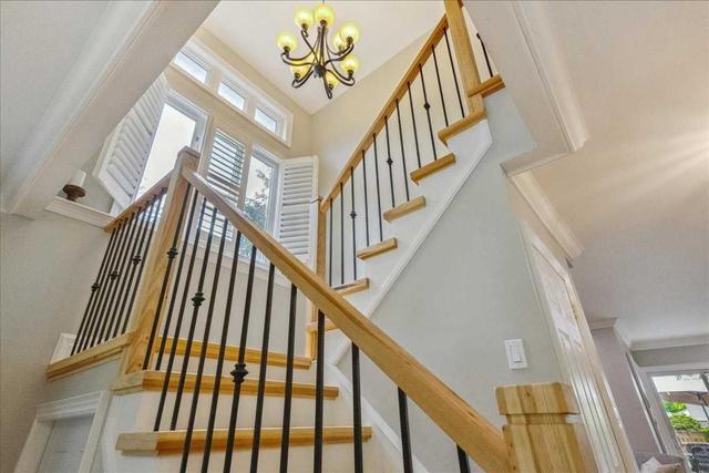 560 Regina Dr, House detached with 4 bedrooms, 4 bathrooms and 7 parking in Burlington ON | Image 11