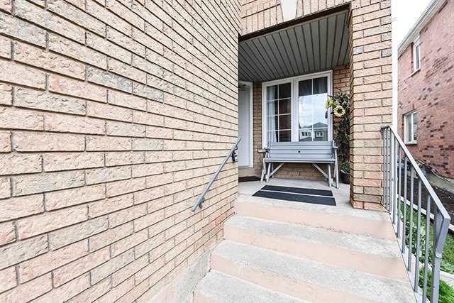 195 Fernforest Dr, House semidetached with 3 bedrooms, 4 bathrooms and 2 parking in Brampton ON | Image 2