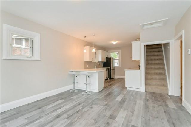 27 Verney St, House detached with 2 bedrooms, 1 bathrooms and 5 parking in Guelph ON | Image 4
