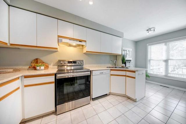 32 - 115 Main St S, Townhouse with 2 bedrooms, 2 bathrooms and 1 parking in Newmarket ON | Image 4