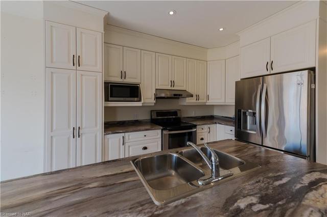 7766 Coulson Crescent, House detached with 4 bedrooms, 2 bathrooms and 4 parking in Niagara Falls ON | Image 5