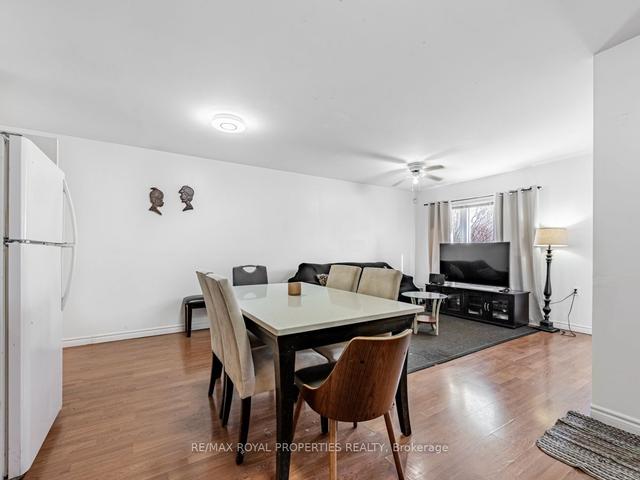 32 St Dunstan Dr, House detached with 2 bedrooms, 1 bathrooms and 2 parking in Toronto ON | Image 5