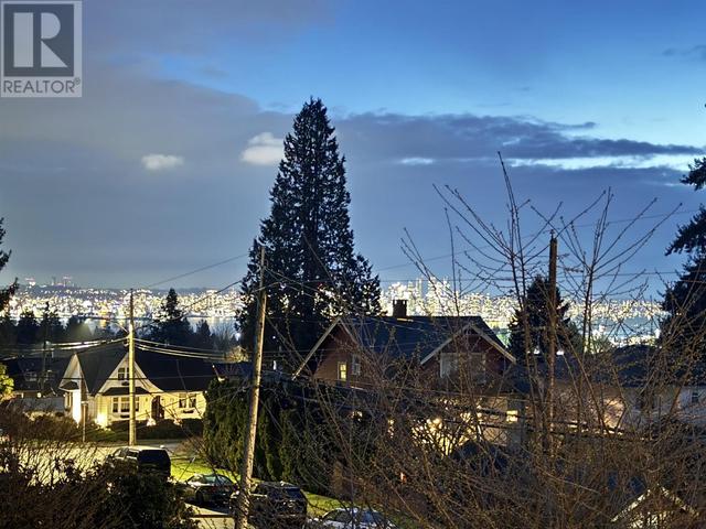 2644 Chesterfield Avenue, House detached with 6 bedrooms, 6 bathrooms and 2 parking in North Vancouver BC | Image 26