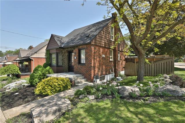 115 East 14th Street, House detached with 3 bedrooms, 1 bathrooms and 2 parking in Hamilton ON | Image 2