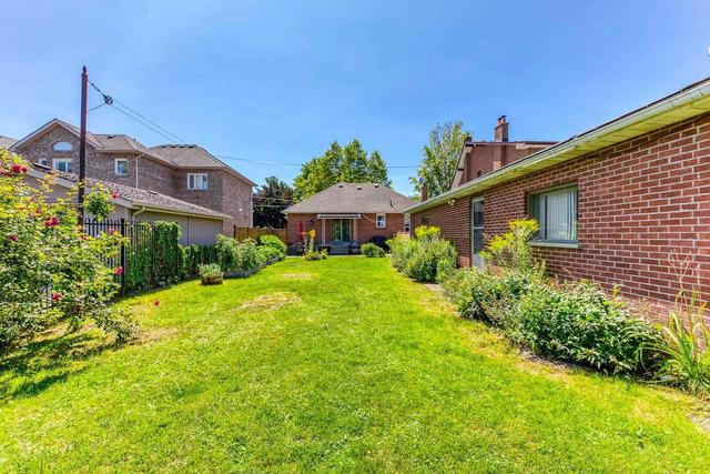 18 Statler Ave, House detached with 2 bedrooms, 2 bathrooms and 10 parking in Toronto ON | Image 28
