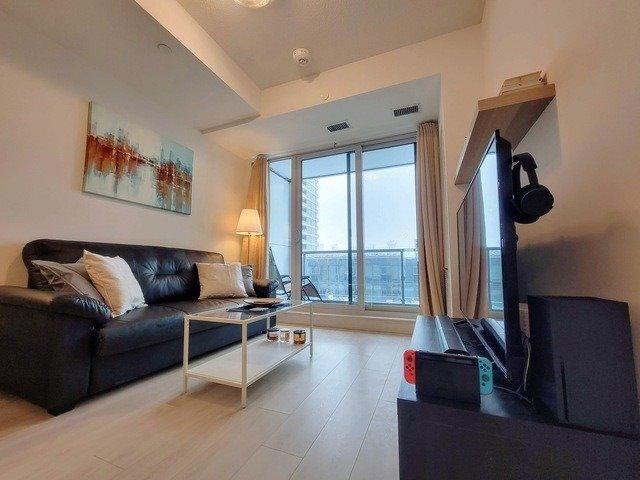 604 - 225 Sumach St, Condo with 1 bedrooms, 1 bathrooms and 0 parking in Toronto ON | Image 2
